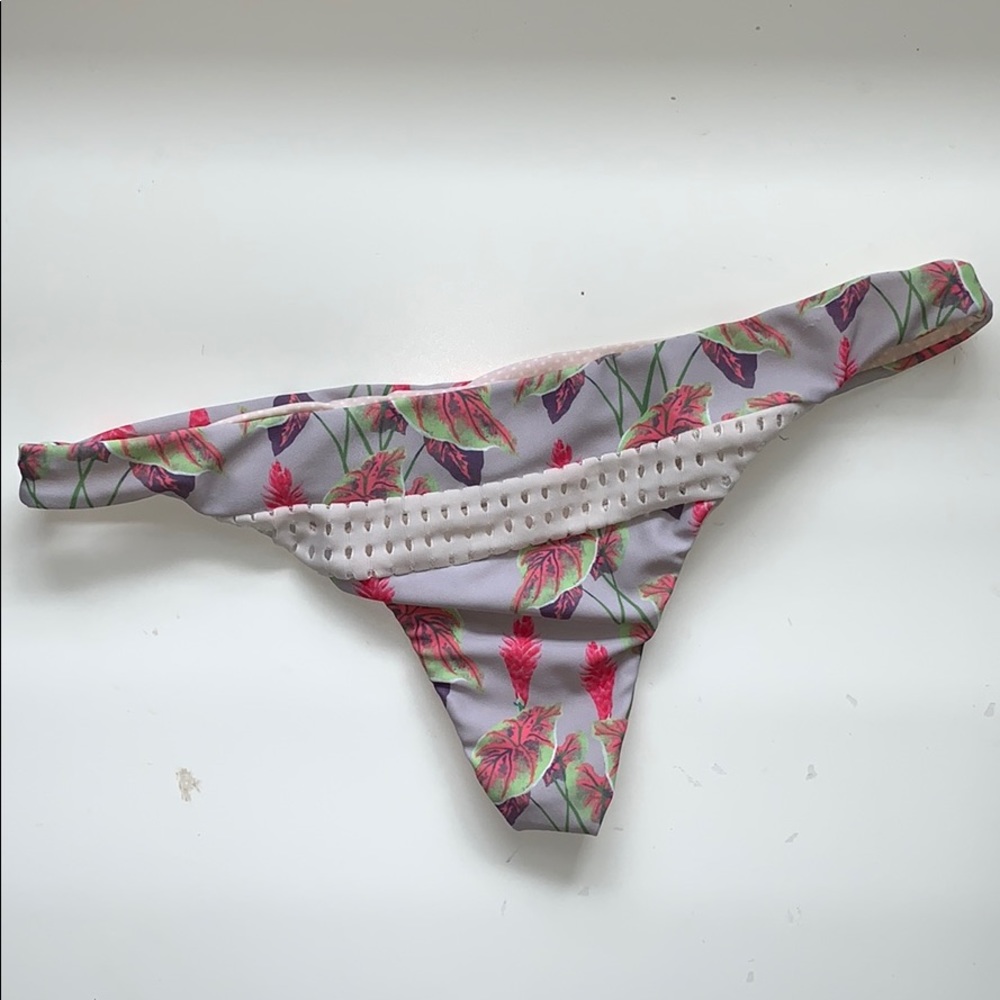 Vintage Hawaii Pavils Bottom